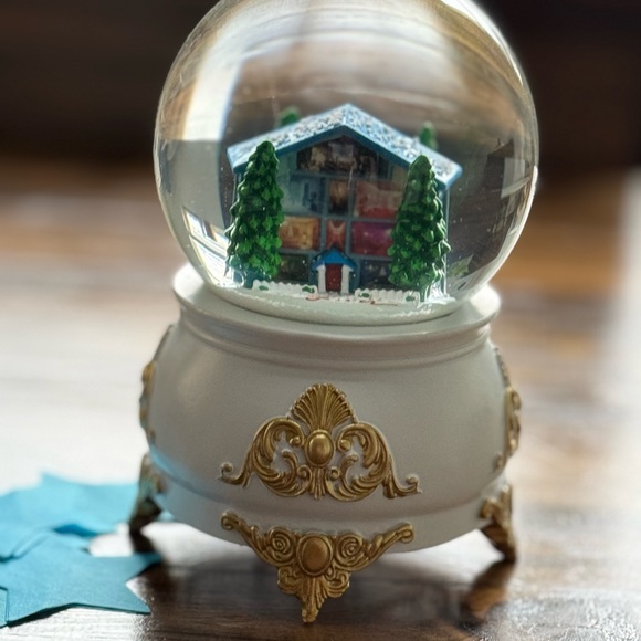 NWT ❄️ Taylor Swift 2023 Lover Snowglobe - Picture 6 of 8